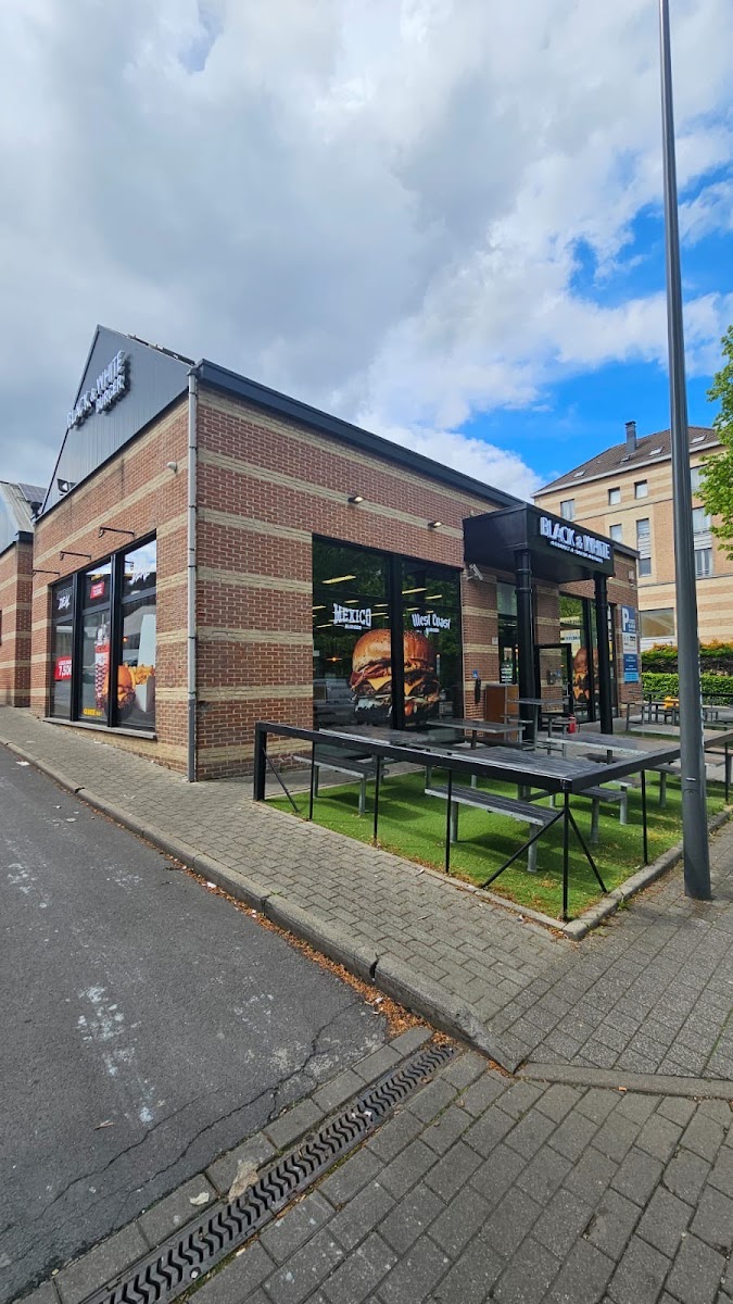 Black & White Burger Bruxelles Gare De L'ouest-4